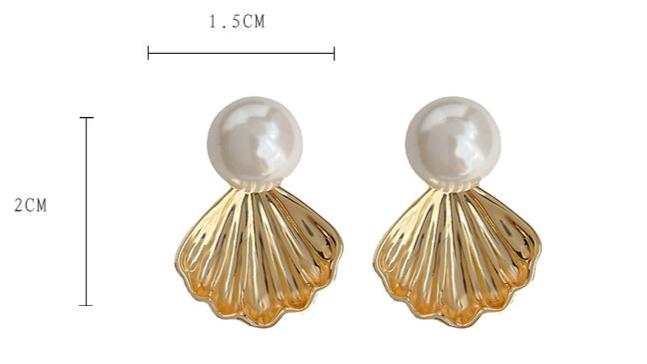 Shell Pearl Earrings